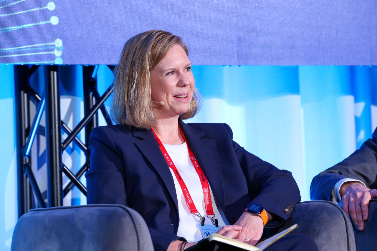 Elisabeth Høiland speaking at NATO CYCON panel